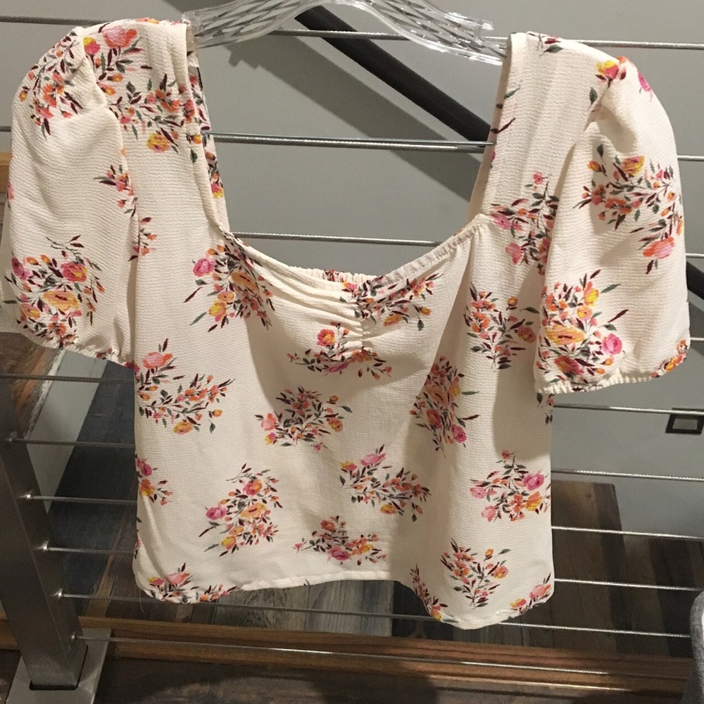 •Floral Top•